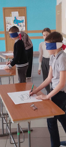 Конкурсно –игровая программа «А ну-ка, парни!».